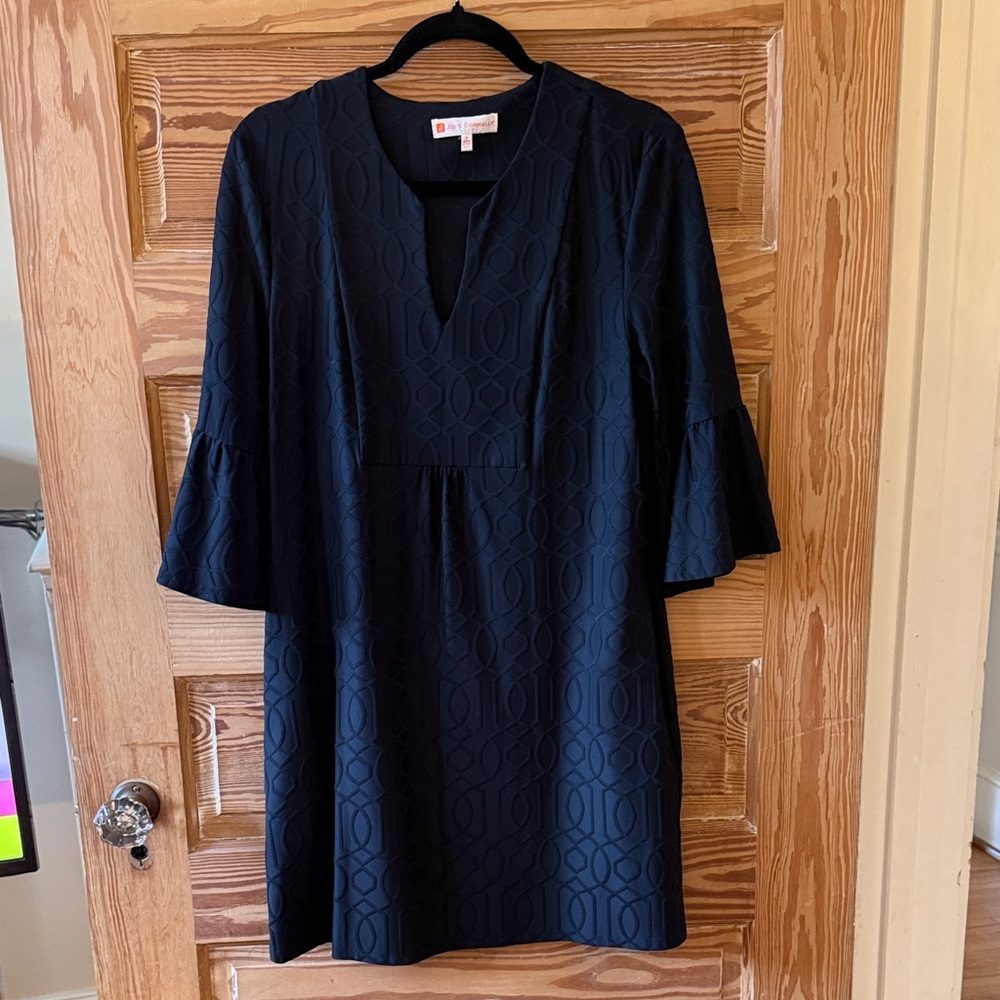 Jude Connelly Kerry Jacquard Grand Links Split V-Neck 3/4 Sleeve Shift 
Black